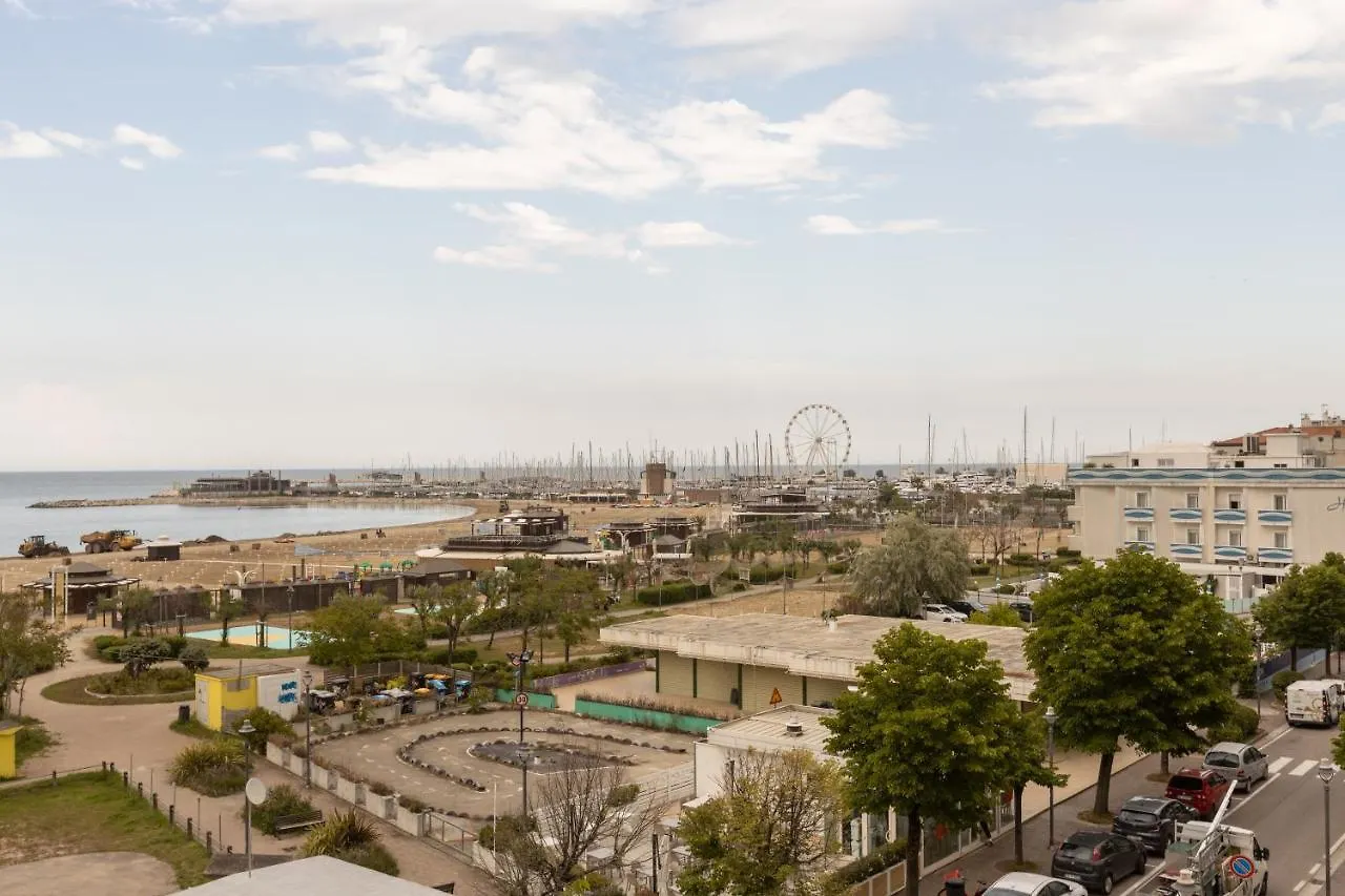 Hotel River Fronte Mare Con Piscina Rimini