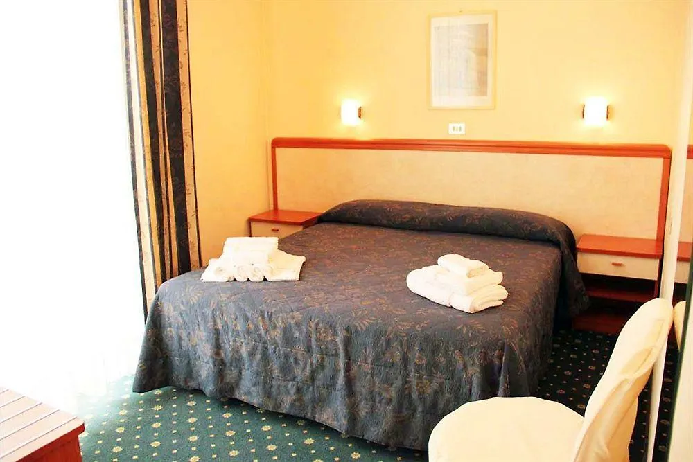 Hotel River Fronte Mare Con Piscina Rimini