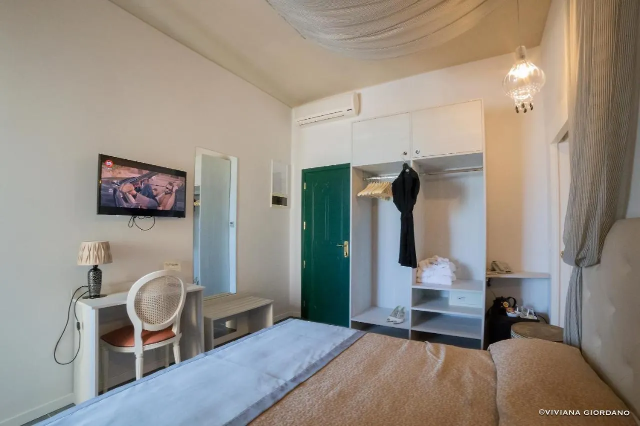 ***  Hotel River Fronte Mare Con Piscina Римини Италия