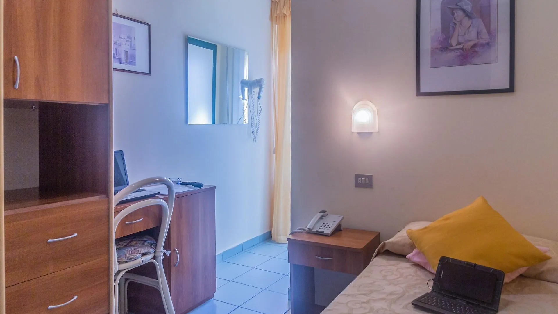 ***  Hotel River Fronte Mare Con Piscina Римини Италия
