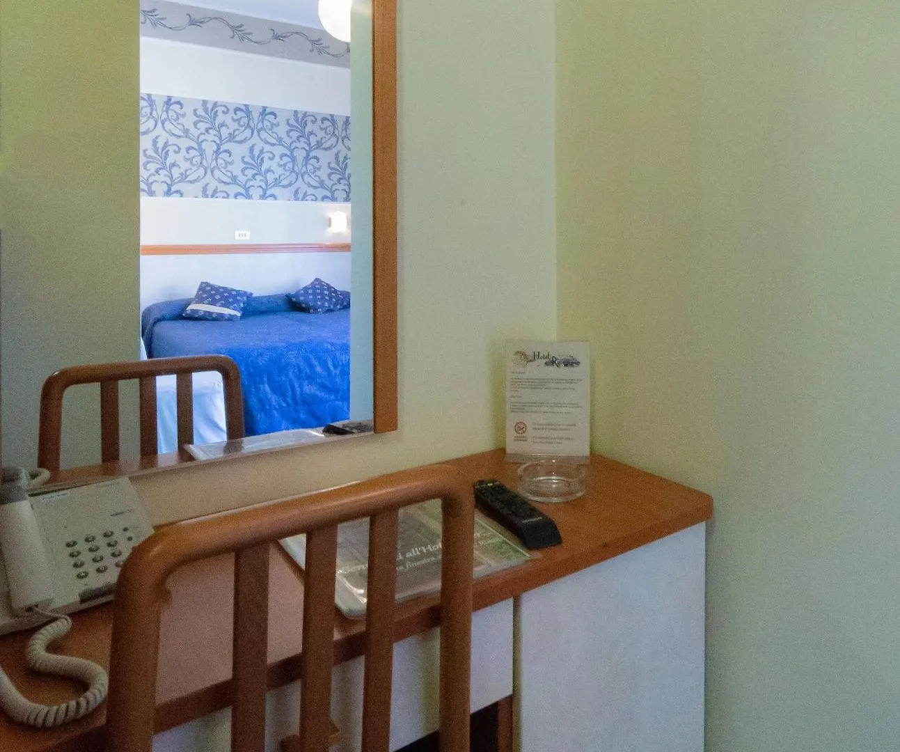 Hotel River Fronte Mare Con Piscina Римини