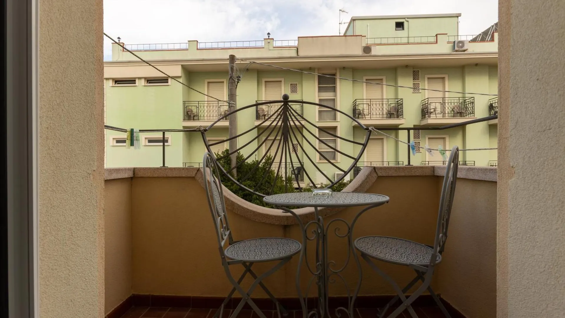 Hotel River Fronte Mare Con Piscina Римини