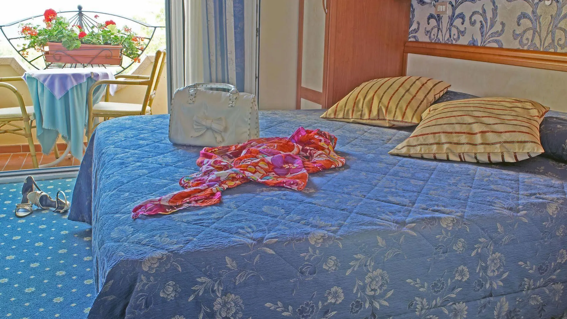 Hotel River Fronte Mare Con Piscina Римини Италия
