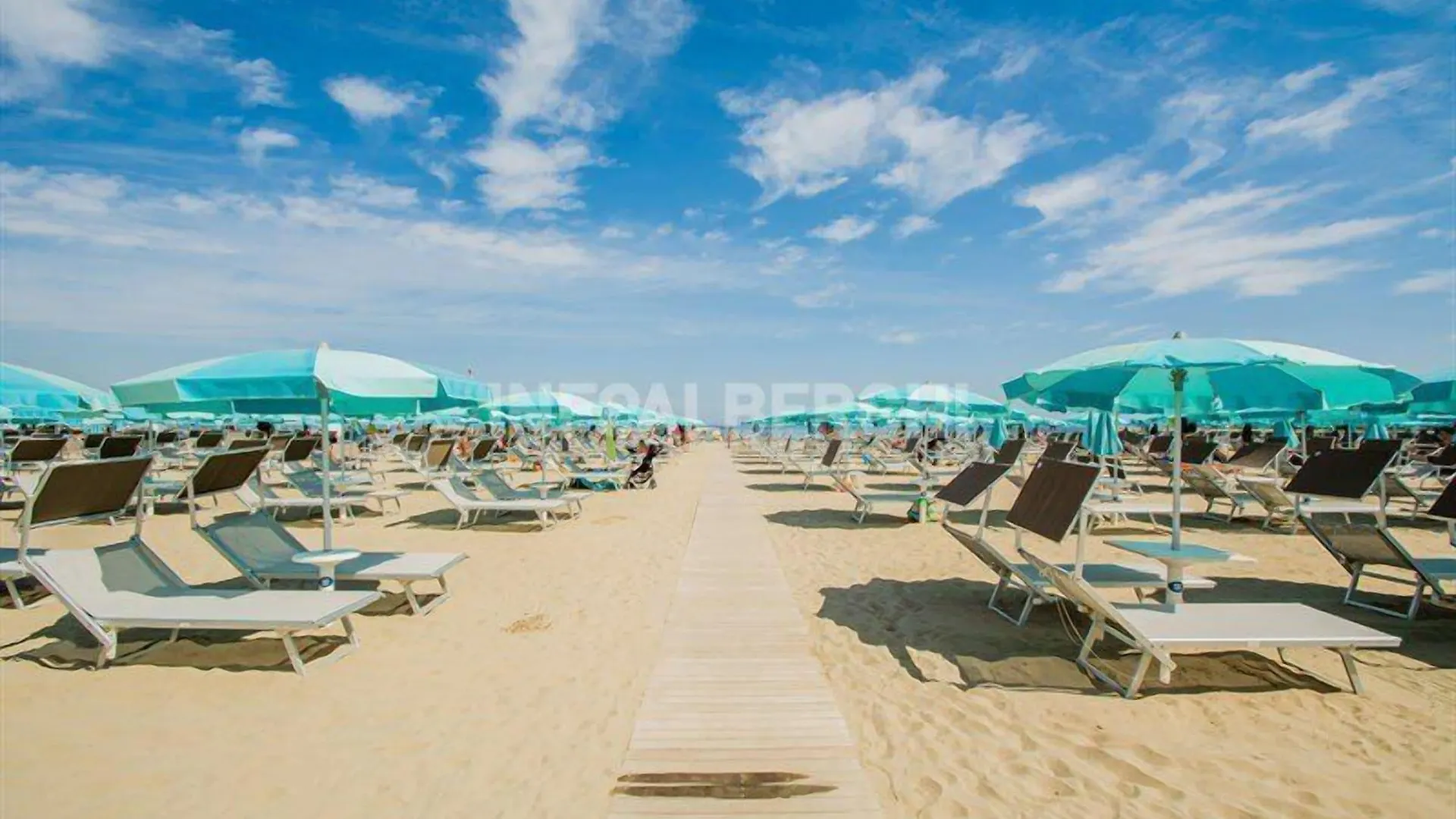 Hotel River Fronte Mare Con Piscina Rimini Itálie