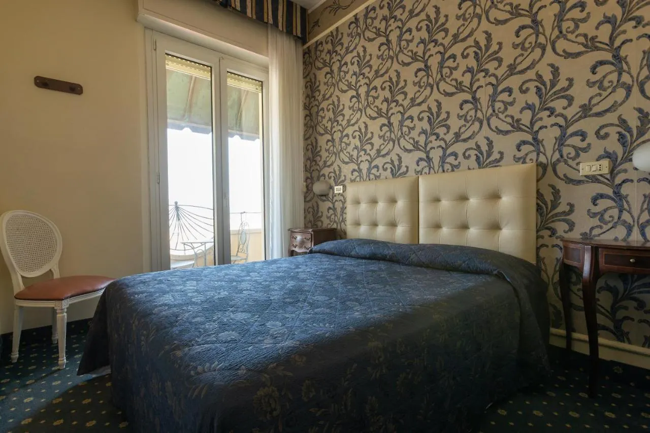 Hotel River Fronte Mare Con Piscina Rimini