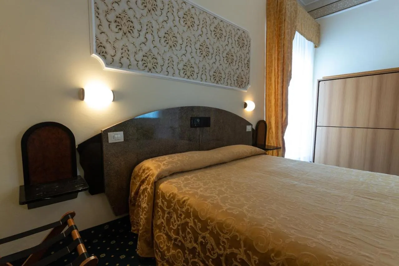 Hotel River Fronte Mare Con Piscina Rimini