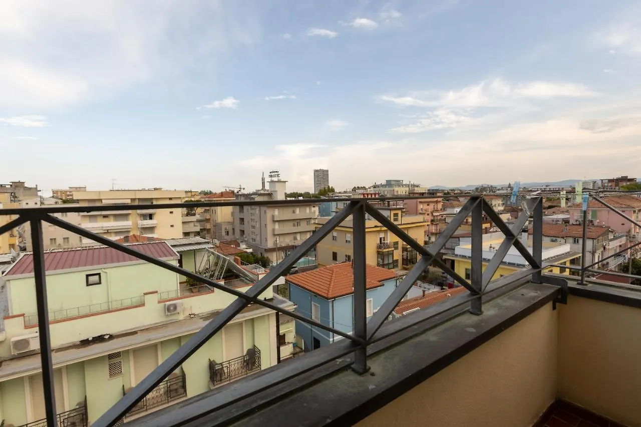 Hotel River Fronte Mare Con Piscina Rimini