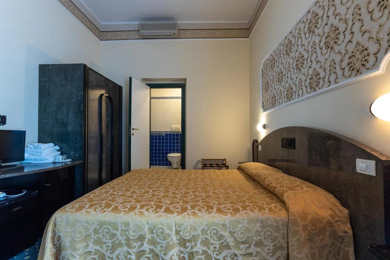 Hotel River Fronte Mare Con Piscina Rimini 3*,