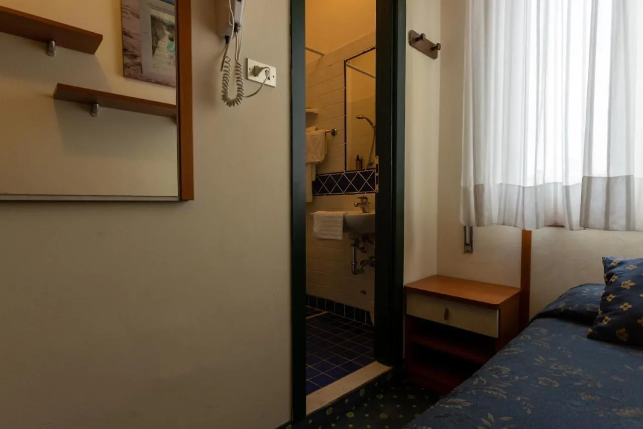 Hotel River Fronte Mare Con Piscina Rimini