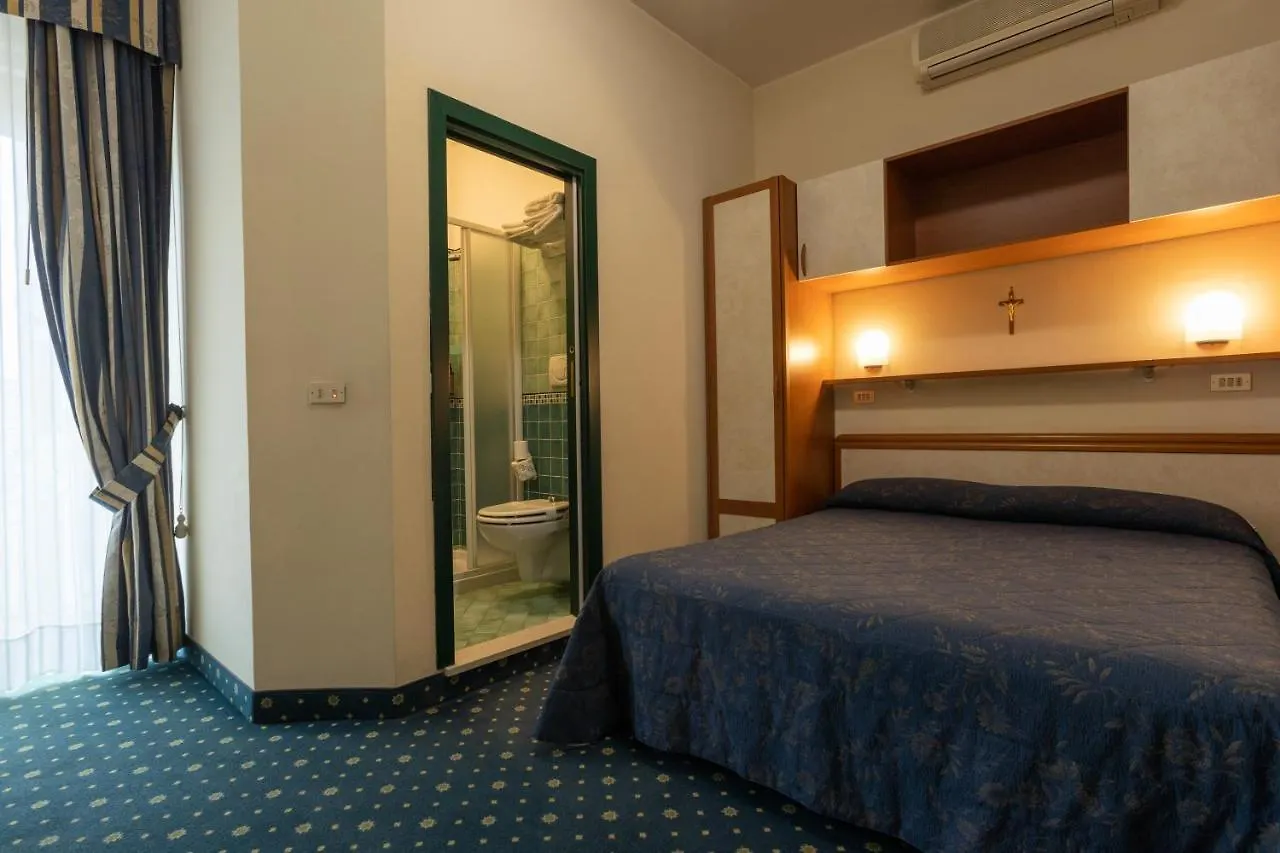 Hotel River Fronte Mare Con Piscina Rimini