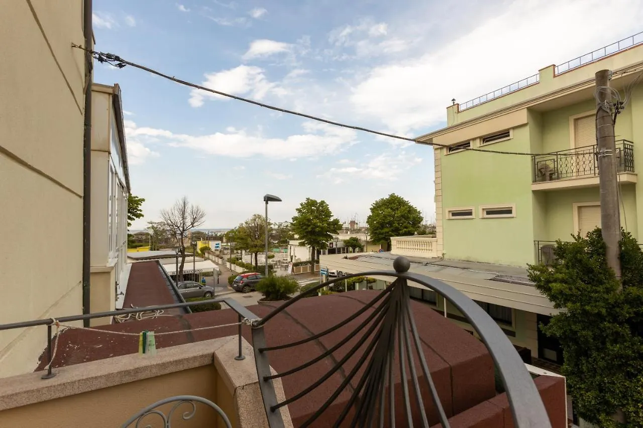 Hotel River Fronte Mare Con Piscina Rimini