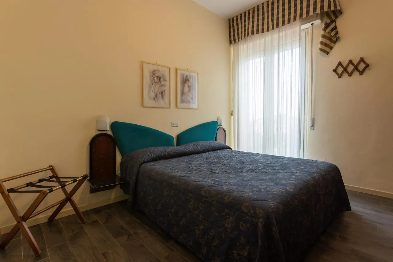 Hotel River Fronte Mare Con Piscina Rimini