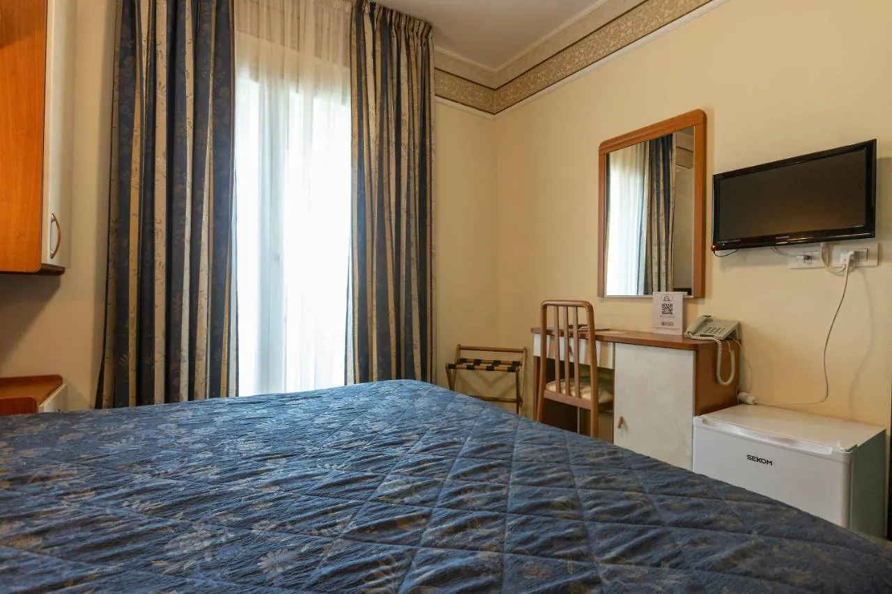 Hotel River Fronte Mare Con Piscina Rimini