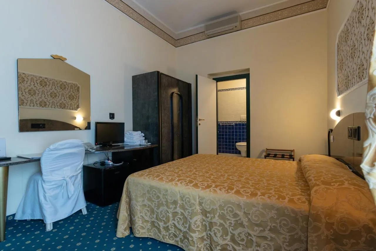 Hotel River Fronte Mare Con Piscina Rimini Itálie
