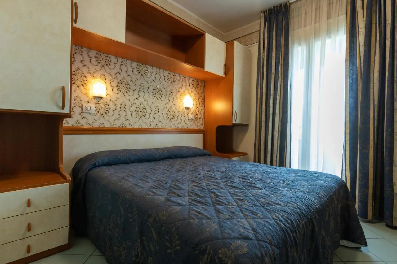 Hotel River Fronte Mare Con Piscina Rimini 3*,  Itálie