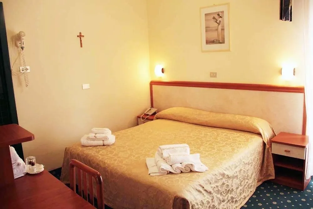 Hotel River Fronte Mare Con Piscina Rimini
